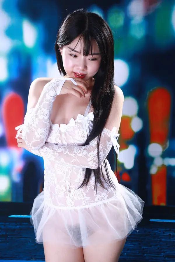 国模套图 国模阿菜人体私拍套图