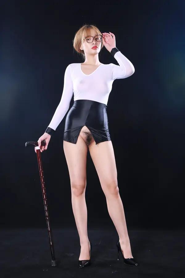 国模套图 国模阿润人体私拍套图