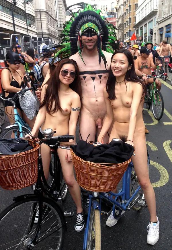 国模套图 2015年伦敦裸体自行车活动