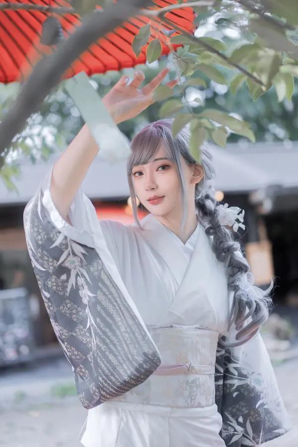 国模套图 9月のMachi和服写真
